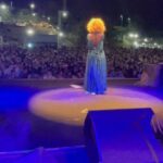 Vanessa da Mata Instagram - Hoje tivemos um concerto delicioso em Limeira! Todo o meu agradecimento e carinho aos papais que trouxeram as crianças e os avós! Famílias inteiras conosco cantando e dançando! Amanhã teremos Marília Sp! Vem doce