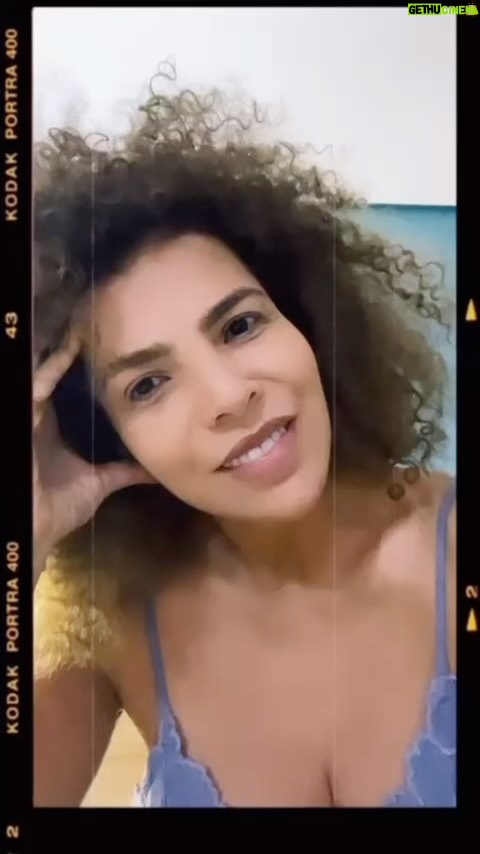 Vanessa da Mata Instagram - “É tão bom te encontrar Sempre gostoso te rever” 🥭 Passarinhos de Belém, hoje temos um encontro marcado! Espero vocês na @assembleiaparaense com o show #VEMDOCE! Até já! #VanessadaMata #VemDoce #RindoComVocê Belém do Pará