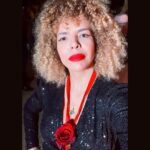 Vanessa da Mata Instagram - 🏅Latin Grammy 2023, Sevilla, Espanha. A cerimônia de premiação será amanhã, quinta-feira, com transmissão a partir das 21h30 (horário de Brasília) no @canalbis e @globoplay. O álbum VEM DOCE está concorrendo na categoria Melhor Álbum de MPB. Passarinhos na torcida! 🤞🥭🐦 @latingrammys @tapairportugal #EquipeVDM #VanessadaMata #VemDoce #latingrammy Sevilla, Spain