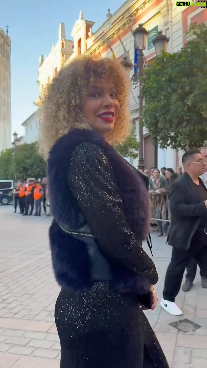 Vanessa da Mata Instagram - @vanessadamata compartilhou um pouco de como está sendo a experiência em Sevilla, na expectativa para a premiação do @latingrammys 🏆😍 Segura coração! A premiação será no dia 16 (quinta), já estamos contando as horas por aqui 👀😱 #GrammyLatino #LatinGrammy #VanessaDaMata