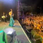 Vanessa da Mata Instagram - Que noite linda, Niterói! Obrigada pelo carinho e entrega! Parabéns pelos 450 anos! @mauriciopacheco23 @michel_nascimento88 @magno_ssouza @rodrigobragamusica @gilmrnd @wallacemello @marcelaoprod @glaucebrazil @adalbertodealmeida @doca_alexandre Praia De Piratininga
