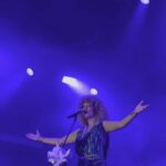 Vanessa da Mata Instagram - “Não Me Deixe Só” é um clássico. Entenda @vanessadamata, você é perfeita! 🤩 #VanessaDaMataNoMultishow #RockTheMountainNoMultishow