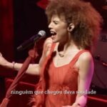 Vanessa da Mata Instagram - 🥭 Sextou! Atenção passarinhos cariocas, a boa deste fim de semana é o festival @rockthemountain amanhã e Praia de Piratininga (Niterói) no domingo! Espero vocês! “Só você e eu” composição Vanessa da Mata 📍11.11 Sáb - Festival Rock The Mountain - Itaipava /RJ 📍12.11 Dom - 450 Anos de Niterói - Praia de Piratininga - Niterói/RJ 🥭 Agenda completa no link da bio #VanessadaMata #EquipeVDM #VemDoce #TurnêVemDoce #vemdoceoshow #sóvocêeeu