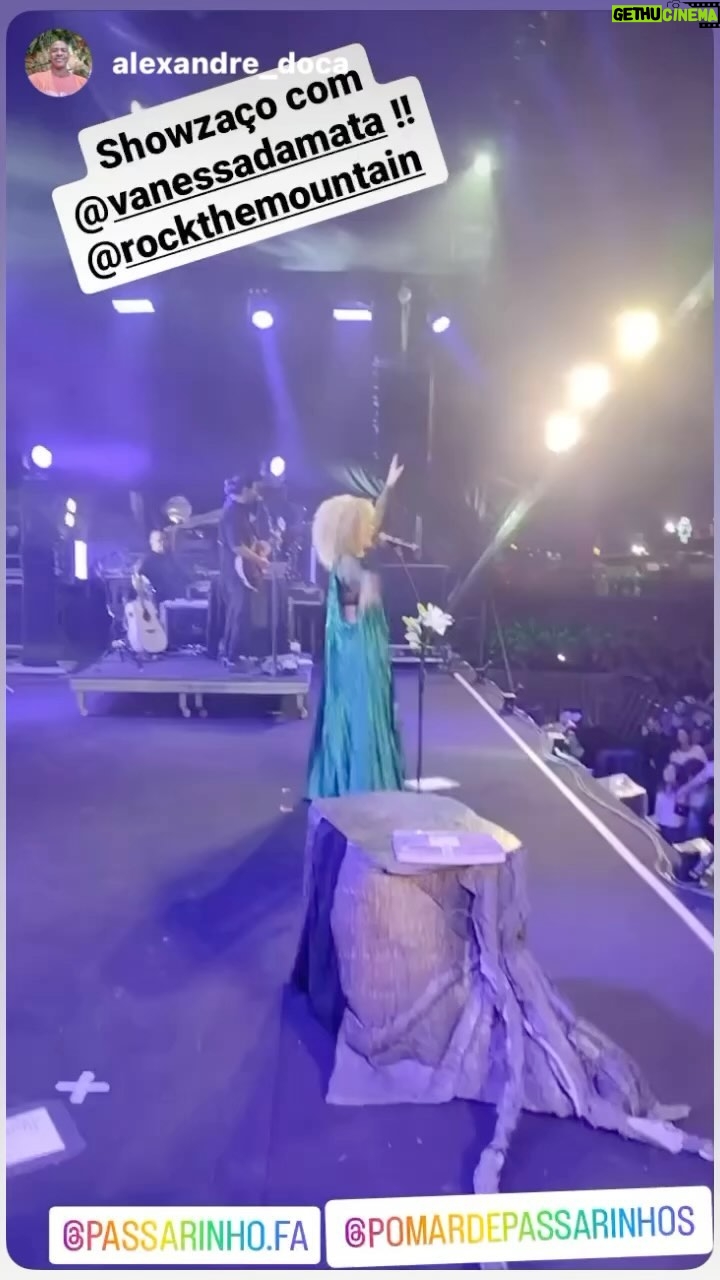 Vanessa da Mata Instagram - @rockthemountain que honra, que plateia, que line-up, produção, inteiramente feminino e altamente capaz, sensacional!!! Parabéns 🍾 difícil de montar, como todo evento desse tamanho, parabéns em realizar e revolucionar