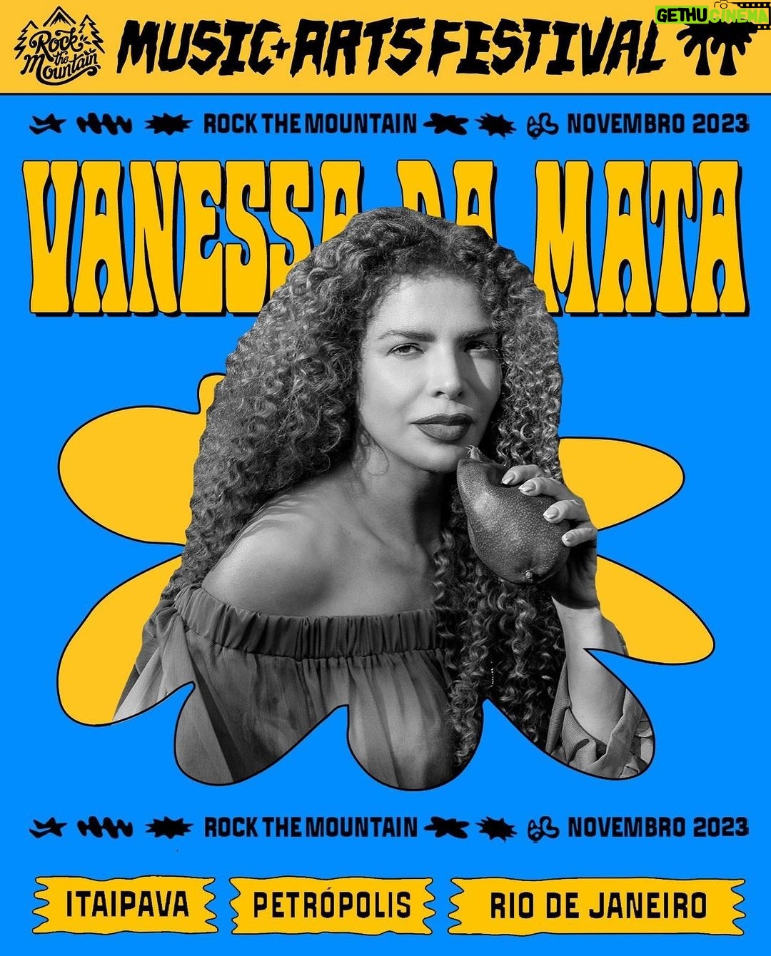 Vanessa da Mata Instagram - 🥭⛰️Bom dia, boa tarde no seu pomar! Passarinhos, hoje é dia de @rockthemountain em Itaipava/RJ! Esperamos vocês no palco ESTRELA, a partir das 18h40. Vem doce! #VanessadaMata #VemDoce #VemDoceOShow #TurnêVemDoce #rockthemountain Itaipava, Rio De Janeiro, Brazil