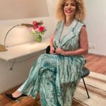 Vanessa da Mata Instagram - “A senhora sempre diz que conselho não se dá Minha cabeça repete suas palavras no mantra Preste atenção, menina Deus te dê juízo, menina” 🎶 Menina (Vanessa da Mata / Ilan Adar) Álbum “Vem Doce” Look: Roupa @apartamento03 / sapatos acervo pessoal #VanessadaMata #VemDoce