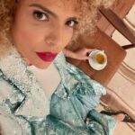 Vanessa da Mata Instagram - “A senhora sempre diz que conselho não se dá Minha cabeça repete suas palavras no mantra Preste atenção, menina Deus te dê juízo, menina” 🎶 Menina (Vanessa da Mata / Ilan Adar) Álbum “Vem Doce” Look: Roupa @apartamento03 / sapatos acervo pessoal #VanessadaMata #VemDoce