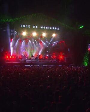 Vanessa da Mata Instagram - Ainda pensando nesse show incrível da #VanessaDaMataNoMultishow 🥰 Foi hit atrás de hit! ✨ #RockTheMountainNoMultishow