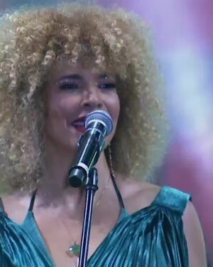 Vanessa da Mata Instagram - Ainda pensando nesse show incrível da #VanessaDaMataNoMultishow 🥰 Foi hit atrás de hit! ✨ #RockTheMountainNoMultishow