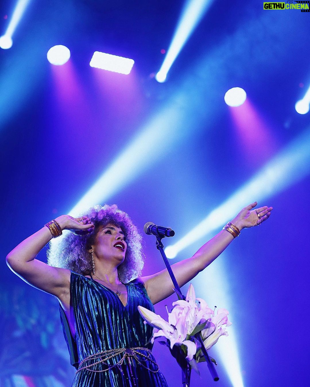 Vanessa da Mata Instagram - @vanessadamata belíssima nesse show cheio de hits 👏 #VanessaDaMataNoMultishow #RockTheMountainNoMultishow