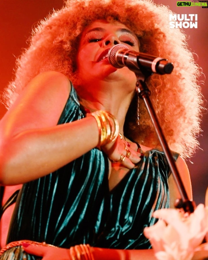Vanessa da Mata Instagram - @vanessadamata belíssima nesse show cheio de hits 👏 #VanessaDaMataNoMultishow #RockTheMountainNoMultishow