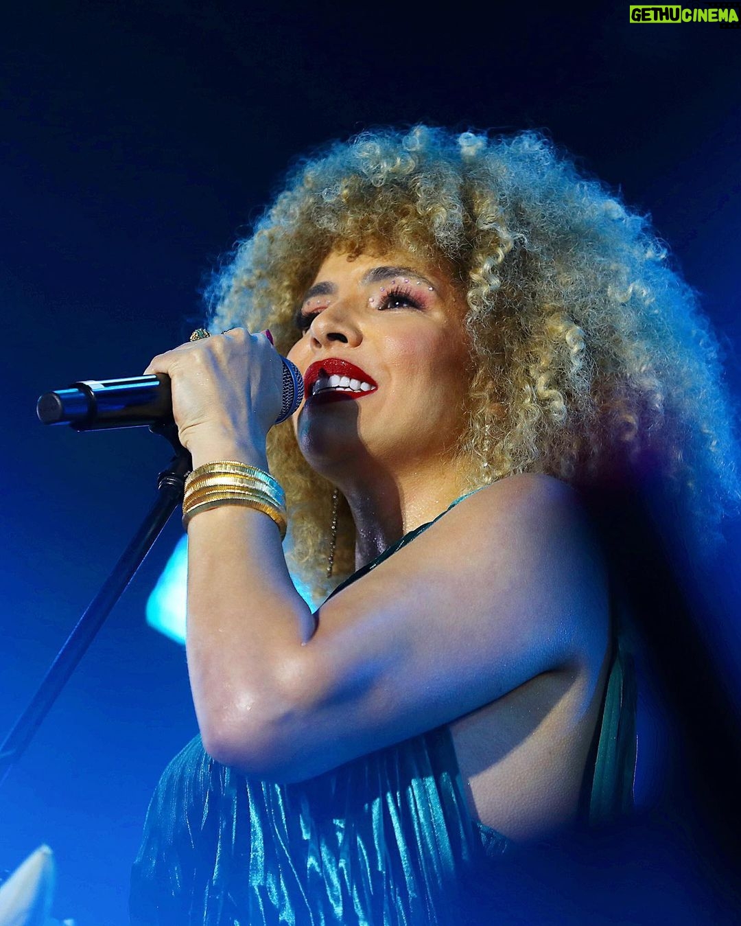 Vanessa da Mata Instagram - @vanessadamata belíssima nesse show cheio de hits 👏 #VanessaDaMataNoMultishow #RockTheMountainNoMultishow