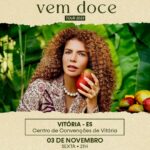 Vanessa da Mata Instagram - 🥭Está chegando a hora, Vitória/ES!! Nesta sexta, dia 03 de novembro, esperamos vocês no Centro de Convenções de Vitória, com o novo show #VemDoce. Chamem os amigos, os familiares e venham curtir com a gente! 🥭 Marque aqui nos comentários quem você quer encontrar lá! 🎫 Ingressos à venda no @zig.tickets (link na bio e no site www.vanessadamata.com.br) #VanessadaMata #TurnêVemDoce #vemdoceoshow #vitoria Vitória - ES