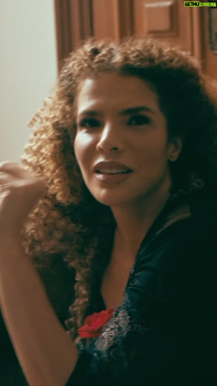 Vanessa da Mata Instagram - 📺🥭A música “Vem Doce” (Vanessa da Mata / @papatinho) está na trilha sonora da nova novela das sete da @tvglobo, “Família É Tudo”. Quem aqui já ouviu a música na novela? #EquipeVDM #VanessadaMata #VemDoce #FamíliaÉTudo