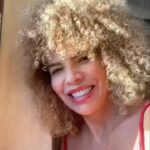 Vanessa da Mata Instagram - 🥭🤷🏻‍♀️🍎 “Se Eva soubesse da manga Jamais teria sido a maçã…” Música: Se Eva Soubesse Composição: Vanessa da Mata Álbum: Vem Doce #VanessadaMata #EquipeVDM #VemDoce