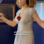 Vanessa da Mata Instagram - 🥭“Foice”, segundo single do álbum #VemDoce, tem um encontro com os mateiros, encontro com a cura, com as mazelas, com o entendimento de cada ferida. Intensa mas necessária. #Foice #VanessadaMata #EquipeVDM