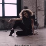 Vanessa da Mata Instagram - #TBT Em maio de 2019 foi lançado o clipe “Só Você e Eu”, primeiro single do álbum “Quando Deixamos Nossos Beijos Na Esquina”, disco que marcou a estreia da Vanessa da Mata como produtora musical. Além de produzir o álbum, Vanessa também assinou como compositora de todas as faixas. O clipe “Só Você e Eu” foi gravado em Nova York e contou com a direção de @brunofioravanti e participação dos bailarinos @delacyn e @ratedryan_. Figurino de Vanessa da Mata e maquiagem de @plushbeauty_. A canção ainda foi trilha sonora da novela “A Dona do Pedaço”. 📱 Assista ao clipe completo no YouTube.com/vanessadamata #EquipeVDM #VanessadaMata #SóVocêEu #QuandoDeixamosNossosBeijosNaEsquina