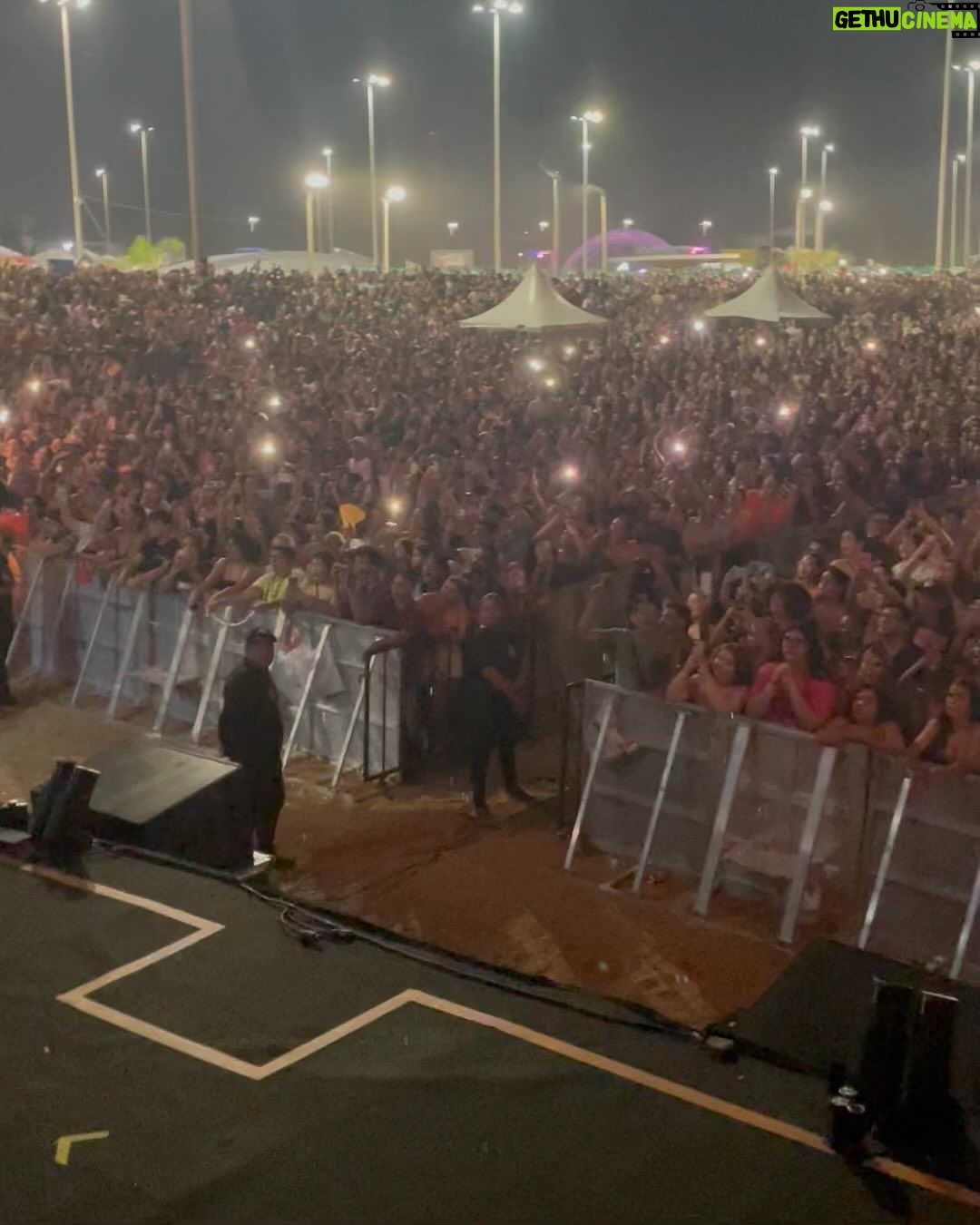 Vanessa da Mata Instagram - Um show maravilhoso hoje para um mar de gente em Boa Vista! Obrigada a todos por terem vindo, pela participação de todos, pelo respeito de uns com os outros, pela apreciação da nossa música com tamanha participação e carinho! Obrigada