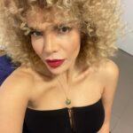 Vanessa da Mata Instagram - “Sabe tudo o que eu disse pra você? Eu repetiria” 🎶 Eu Repetiria (Vanessa da Mata / Ana Carolina) Tudo, tudo que eu disse eu não me arrependo Desde quando eu te vi eu sinto Todo trauma do passado que trouxemos E que teríamos que desfazer No mais é preciso mudar quase tudo E de verdade limpar, se desfazer Não tolerar nosso ego absurdo Para deixar que o novo dia venha ser Pra que a gente não se frustre Pra que a gente não se machuque Pra que a gente não se iluda Pra que a gente baby, baby, baby Sabe tudo que eu disse pra você Eu repetiria #VanessadaMata #VemDoce #EuRepetiria