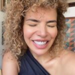 Vanessa da Mata Instagram - “Vida Não tome conta da minha vida Como se fosse a terra prometida Não reclame se eu montar no vento e nunca mais” 🔥 Fogo (Vanessa da Mata Álbum: 🥭 Vem Doce #VanessadaMata #VemDoce