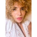 Vanessa da Mata Instagram - “No mais é preciso mudar quase tudo” 🎶 Eu Repetiria (Vanessa da Mata / Ana Carolina) Tudo, tudo que eu disse eu não me arrependo Desde quando eu te vi eu sinto Todo trauma do passado que trouxemos E que teríamos que desfazer No mais é preciso mudar quase tudo E de verdade limpar, se desfazer Não tolerar nosso ego absurdo Para deixar que o novo dia venha ser Pra que a gente não se frustre Pra que a gente não se machuque Pra que a gente não se iluda Pra que a gente baby, baby, baby Sabe tudo que eu disse pra você Eu repetiria #VanessadaMata #VemDoce #EuRepetiria