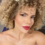 Vanessa da Mata Instagram - “Sabe tudo o que eu disse pra você? Eu repetiria” 🎶 Eu Repetiria (Vanessa da Mata / Ana Carolina) Tudo, tudo que eu disse eu não me arrependo Desde quando eu te vi eu sinto Todo trauma do passado que trouxemos E que teríamos que desfazer No mais é preciso mudar quase tudo E de verdade limpar, se desfazer Não tolerar nosso ego absurdo Para deixar que o novo dia venha ser Pra que a gente não se frustre Pra que a gente não se machuque Pra que a gente não se iluda Pra que a gente baby, baby, baby Sabe tudo que eu disse pra você Eu repetiria #VanessadaMata #VemDoce #EuRepetiria
