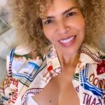 Vanessa da Mata Instagram - “Outro dia eu acordei De um sonho, coisa linda Rindo com você“ ⏳Rindo Com Você (Vanessa da Mata) Marque aqui aquele amigo que mesmo distante fisicamente, está sempre perto de você 🫶🏼 #VanessadaMata #RindoComVocê