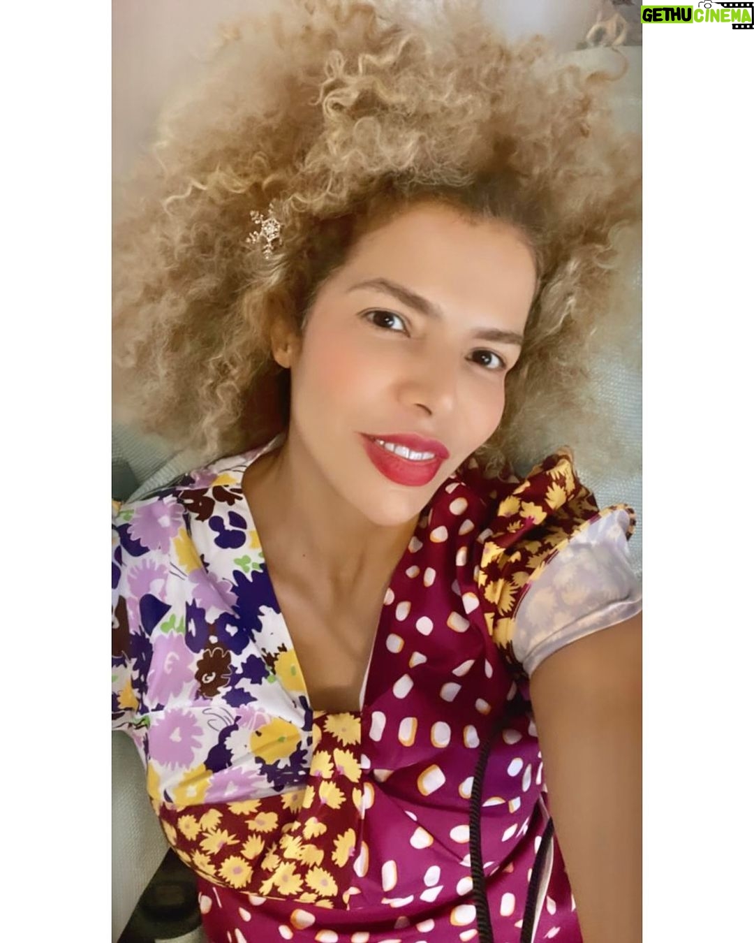 Vanessa da Mata Instagram - 🥭🎶 Atenção passarinhos cariocas: Turnê VEM DOCE de volta ao Rio de Janeiro! Temos um encontro no próximo sábado, dia 09, no @qualistage, Barra da Tijuca. Garantam seus ingressos no @ticketmasterbr (link na bio). Espero vocês! Já marquem aqui nos comentários quem você quer encontrar lá 😍 #VanessadaMata #VemDoce