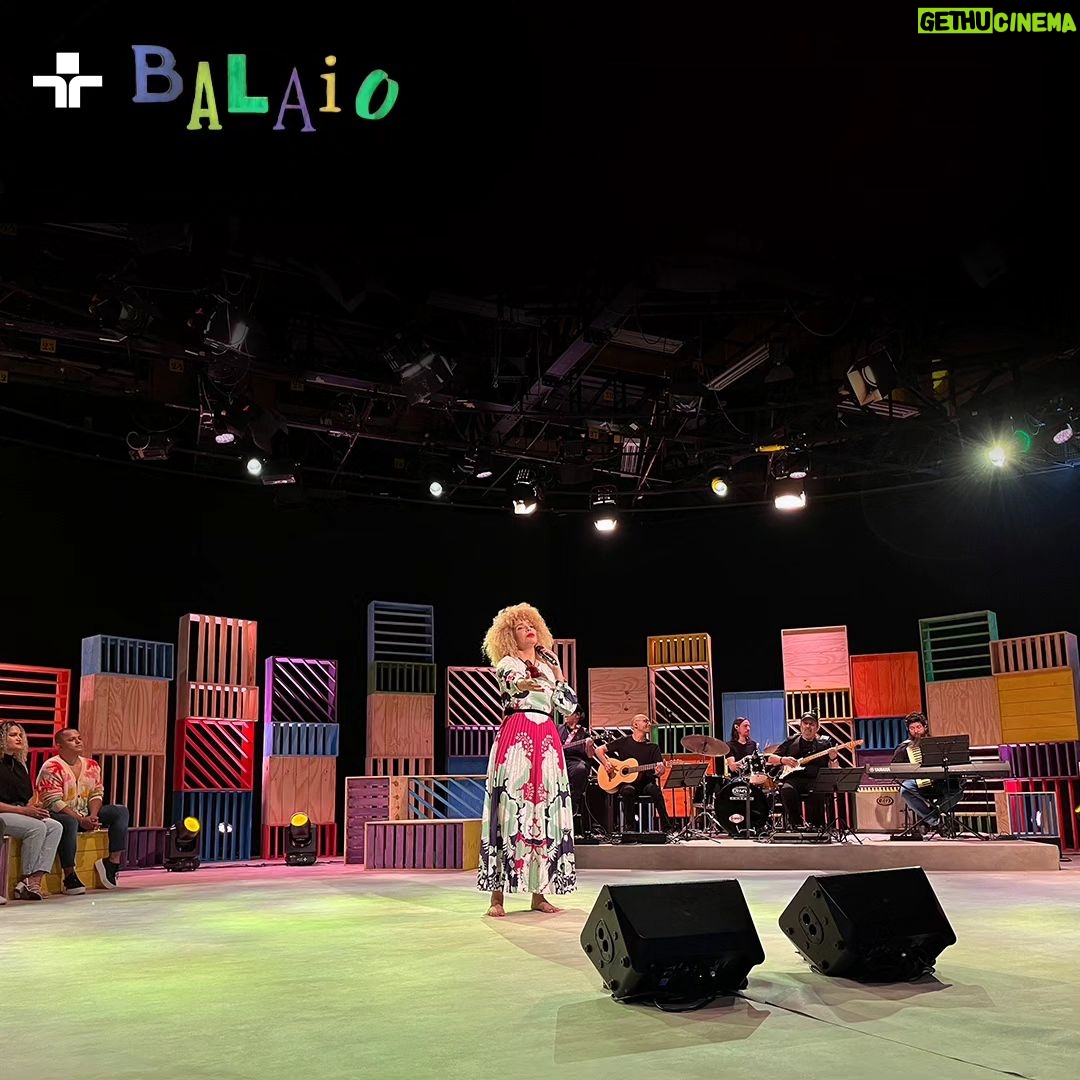 Vanessa da Mata Instagram - O Balaio desta semana recebe dois ícones da Música Popular Brasileira: a talentosa cantora Vanessa da Mata e um dos maiores sanfoneiros do país, Mestrinho. Eles se juntam e apresentam canções de sucesso e ainda se unem aos apresentadores para uma versão de “Tristeza do Jeca” de Angelino de Oliveira, cantada a três vozes e uma sanfona. Não perca, neste domingo às 9h! 📺 TV Cultura, Youtube, app Cultura Play e site da emissora. #TVCultura #Balaio #VanessadaMata #Mestrinho