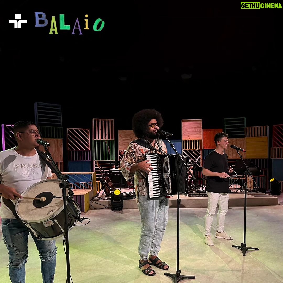 Vanessa da Mata Instagram - O Balaio desta semana recebe dois ícones da Música Popular Brasileira: a talentosa cantora Vanessa da Mata e um dos maiores sanfoneiros do país, Mestrinho. Eles se juntam e apresentam canções de sucesso e ainda se unem aos apresentadores para uma versão de “Tristeza do Jeca” de Angelino de Oliveira, cantada a três vozes e uma sanfona. Não perca, neste domingo às 9h! 📺 TV Cultura, Youtube, app Cultura Play e site da emissora. #TVCultura #Balaio #VanessadaMata #Mestrinho
