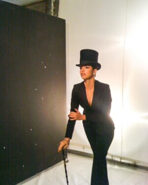 Vanessa da Mata Instagram - #TBT Bastidores do ensaio para a capa da revista RG Vogue, de julho de 2008. Vanessa posou para as lentes do fotógrafo @henriquegendre com styling de @luisfiod. A cantora tinha acabado de receber o prêmio Multishow na categoria Melhor Música com “Boa Sorte/Good Luck”.
Quem aqui se lembra dessa capa?

#EquipeVDM #VanessadaMata
