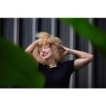 Vanessa da Mata Instagram - “É tão bom te encontrar Sempre gostoso te rever Espero que esteja feliz E só as coisas boas fiquem” 🎵 Rindo com você (Vanessa da Mata) Fotos: @leoaversa / @jornaloglobo