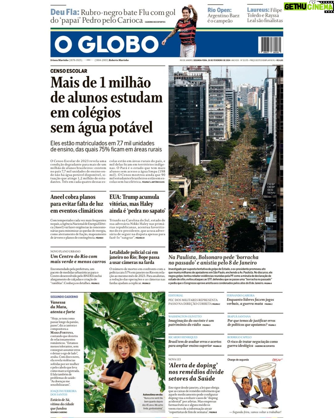 Vanessa da Mata Instagram - Vanessa da Mata está na capa do @jornaloglobo de hoje, além de estampar a matéria principal do Segundo Caderno do jornal! Em entrevista à Maria Fortuna @mariafortuna27, a artista falou de temas diversos - de seu último álbum “Vem Doce” às crenças que tem no amor, passando também por assuntos como preconceito, adoção, processos de composição, família e religiosidade. A matéria completa está disponível no jornal impresso e no site oglobo.globo.com. Leia já! ✍️ Maria Fortuna @mariafortuna27 📸 Léo Aversa @leoaversa