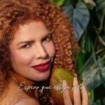 Vanessa da Mata Instagram - LANÇAMENTO ⏳ Já está disponível em todas as plataformas o novo single #RindoComVocê! Ouça agora e adicione na sua playlist! Rindo Com Você (Vanessa da Mata) Foram tantos anos sem te encontrar Quanto você mudou desde lá Mudei demais também Parece que foi uma vida atrás A pausa da ampulheta em nós Mas o tempo não dissolve ligações antigas Dentro, em meu coração Já curaram as feridas Outro dia eu acordei De um sonho, coisa linda Rindo com você É tão bom te encontrar Sempre gostoso te rever Espero que esteja feliz E só as coisas boas fiquem #VanessadaMata #VemDoce