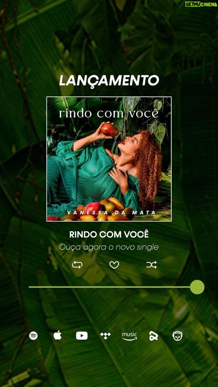 Vanessa da Mata Instagram - LANÇAMENTO ⏳ Já está disponível em todas as plataformas o novo single #RindoComVocê! Ouça agora! 🥭🎶 Comente neste post o nome da sua plataforma de streaming favorita para receber o link da nova música no seu inbox. Todo mundo que sente saudade de alguém entende que a ausência passa a se tornar presença. O desejo de reencontrar quem amamos é algo muito forte e em “Rindo Com Você” eu quis mostrar como até mesmo a aparição em um sonho pode ser suficiente para despertar um sentimento bom. Rindo Com Você (Composição: Vanessa da Mata) Ficha Técnica: Vanessa da Mata: Voz e Vocais Maurício Pacheco: Violão Leonardo Mendes: Guitarra Rodrigo Braga: Teclado Magno Souza: Baixo Ari Colares: Percussão Janluska: Programações, Beats e Synth Arranjos - Coletivos entre todos Produção Musical - Vanessa da Mata Gravação no Estúdio Parede-Meia (SP) Engenheiro de Gravação: Bruno Freire Mixado por Phill Veras Masterizado por Phill Veras #VanessadaMata #VemDoce