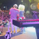 Vanessa da Mata Instagram - Mais uma noite de show, como sempre maravilhosa, no Recife! Que maravilha poder brincar o carnaval, com todos e para todos. Muito obrigada @mauriciopacheco23 @rodrigobragamusica @gilmrnd @jurandirds6 @ronaldinhoosilva @magno_ssouza @marcelaoprod @_deco_ @wallacemello @alexandre_doca Stylist: @manufiaes Boca: @walerioaraujo