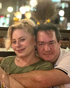 Vera Fischer Instagram - .
Queridos meus 
🫶🌹🫶🌹🫶🌹🫶🌹🫶🌹
Existe algo mais importante que a amizade?! 
Acho que não. 
❤️ Não estou falando só da amizade com amigos 👯‍♂️ 
Amizade com os filhos e parentes é essencial ❤️❤️
Desejo uma quarta-feira poética pra todos, cheia de ternura 🌷🌷🌷
Beijos da sua sempre 
Vera ❣️