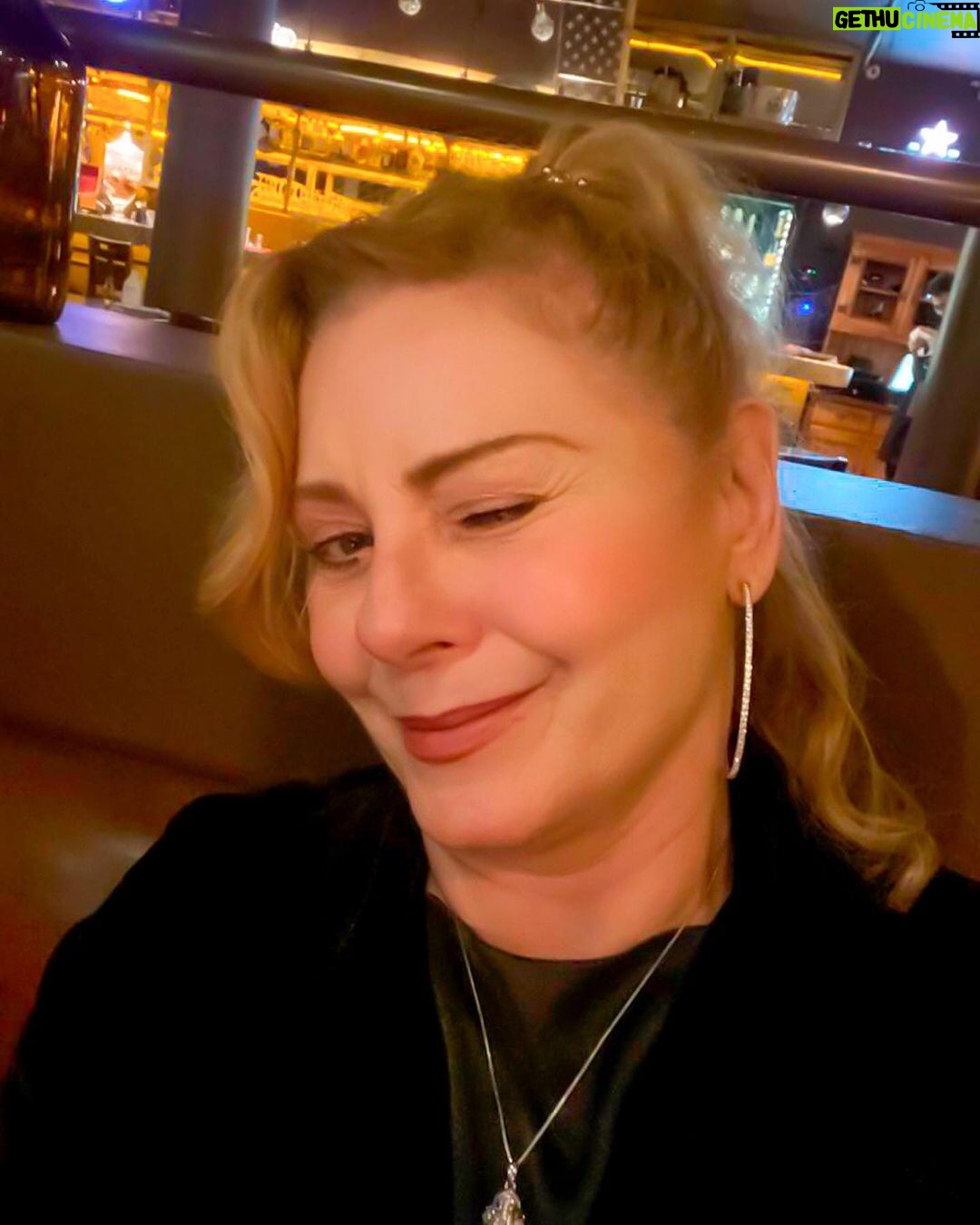 Vera Fischer Instagram - . Bom dia amores 🩵 Mais uma semana de alegria e sucesso com nossa peça em São Paulo 🎭 🏙️🩵🌃🩵🏙️🩵🌃🩵🏙️ Público maravilhoso, amigos queridos, fãs carinhosos, sempre nos prestigiando. Esperemos que continue assim 🙌🏼 Muito obrigada e uma ótima segunda-feira 🫶 Sua Vera