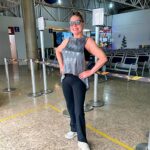 Vera Fischer Instagram - . 🩶Queridos 🩶 E a brincadeirinha de “onde estou” tá valendo 😁😁 Duas dicas: Estou num aeroporto ✈️ No interior de São Paulo Quem adivinhar ganha um abraço apertado no dia que eu encontrar 🫂 Prometo! E aeeeee…. ? Boa terça-feira pra todos com um beijão 😙 Sua 🦋 Vera