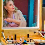 Vera Fischer Instagram - . 💙🧡💛❤️ Amores ⏰ Hoje as 17h !!!!🐍🍷 Quem vem? 🎭 Até 03/03 no @teatrorenaissance Sextas às 21h | Sábados às 19h | Domingos às 17h Ingressos: link na Bio✨ . #verafischerindica