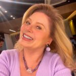 Vera Fischer Instagram - . 💜 Amores 💜 Cabelos mais curtos e um tom de loiro diferente 💇🏼‍♀️ By @costatto of course! Gostaram? Boa semana Sua 🌸 Vera Rio de Janeiro, Rio de Janeiro