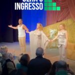 Vera Fischer Instagram - . 🩵🌧️ Meus amores☔💜 Cheguei com tudo! Espero vocês com alegria faça sol ☀️⛱️ ou faça chuva ⛈️☂️ Quem vem? 🎭 Até 03/02 no @teatrorenaissance Sextas às 21h | Sábados às 19h | Domingos às 17h Ingressos: link na Bio✨ Teatro Renaissance