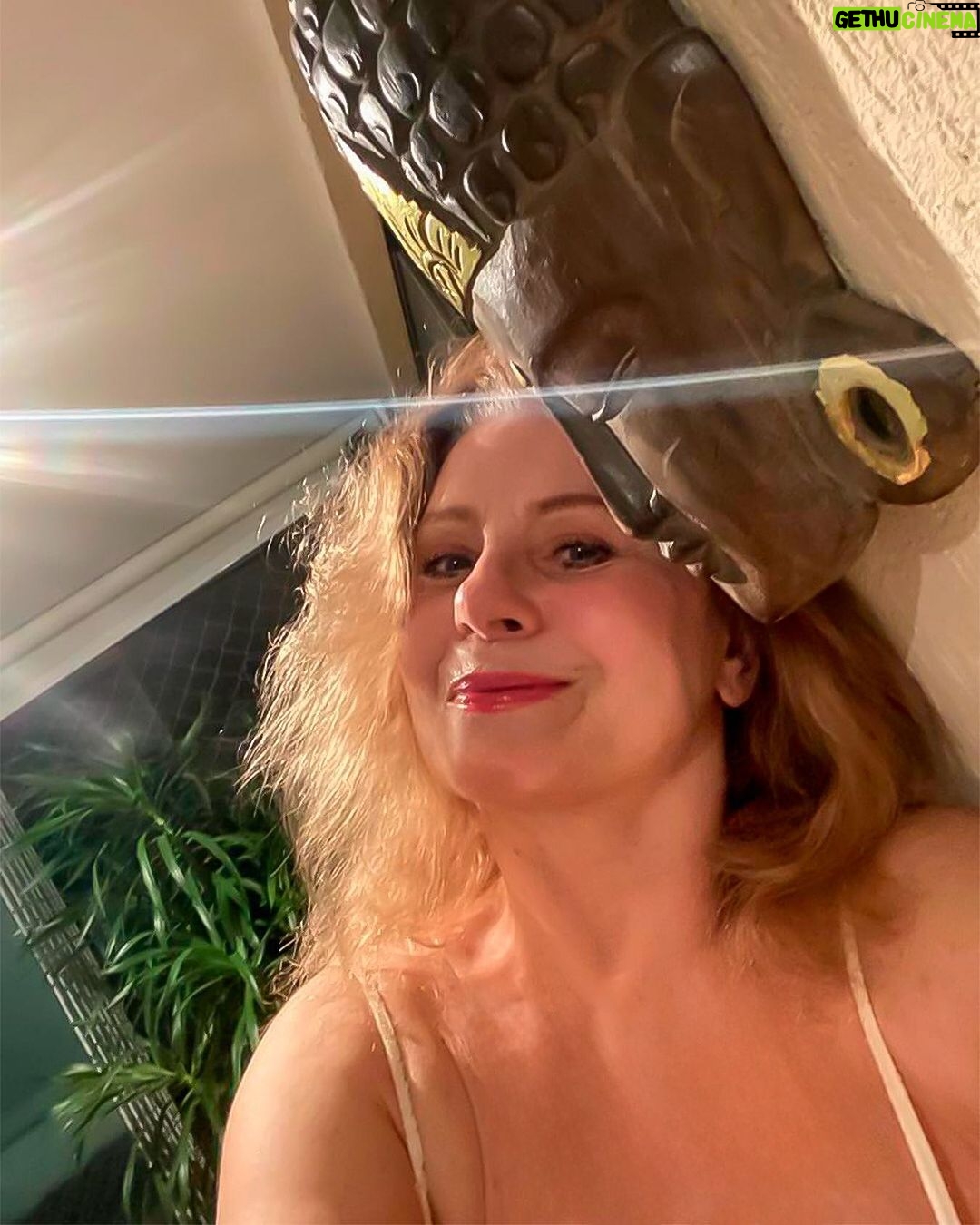 Vera Fischer Instagram - . Amados Ahh coisa boa voltar pra casa π‘ Amo trabalhar βοΈπ Mas amo voltar pro lar e meus amores ππββ¬πͺ΄ Uma linda semana pra todos com saΓΊde e paz βοΈ Desde sempre Sua π Vera