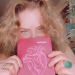 Vera Fischer Instagram - Sextou 🫀 Hilda Hilst ✍️ júbilo, memória, noviciado da paixão Linda sexta-feira 🌹🌹🌹 . #VeraFischerINdica