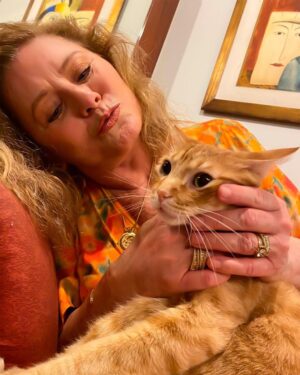 Vera Fischer Instagram - .
🧡 Yuki 🧡
Mami tá quase esgoelando vc né filho? 
É AMOR 
PURO AMOR 
❣️❣️❣️❣️❣️❣️❣️
#felicidade
#adote # pet