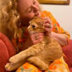 Vera Fischer Instagram - . 🧡 Yuki 🧡 Mami tá quase esgoelando vc né filho? É AMOR PURO AMOR ❣️❣️❣️❣️❣️❣️❣️ #felicidade #adote # pet