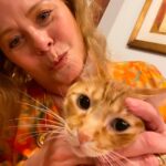 Vera Fischer Instagram - . 🧡 Yuki 🧡 Mami tá quase esgoelando vc né filho? É AMOR PURO AMOR ❣️❣️❣️❣️❣️❣️❣️ #felicidade #adote # pet