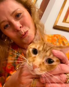 Vera Fischer Instagram - . 🧡 Yuki 🧡 Mami tá quase esgoelando vc né filho? É AMOR PURO AMOR ❣️❣️❣️❣️❣️❣️❣️ #felicidade #adote # pet