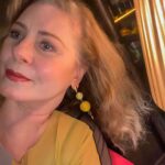 Vera Fischer Instagram - . 💛Amados 💛 O trabalho fica mais gostoso 🎭 quando vc pode se reunir com sua galera num restaurante delicioso 🥗🥩🧀🥖🍷e ser super bem recebido e curtir a noite . Muito obrigada @chezamis.bistro 💫🥰💫 Uma terça-feira cheia de encanto e graça pra todos 🫶 Uma beijoka da sua 🌼 Vera