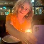 Vera Fischer Instagram - . 🧡Amados 🕯️ Por mim se vai à cidade sofredora, por mim se vai à eterna dor por mim se vai até os que se perderam deixai toda esperança, vós que entrais . ✍️Dante Alighieri 🔥Um lindo domingo à todos Rio de Janeiro, Rio de Janeiro